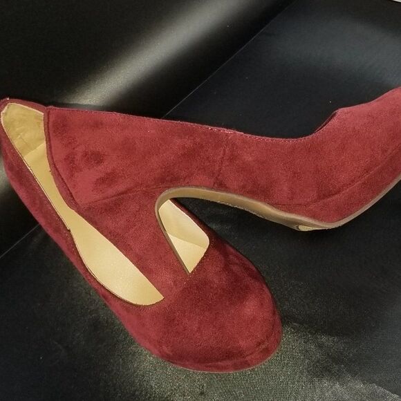 UNLISTED BY KENNETH COLE BURGUNDY SUEDE HIGH HEEL PUMP SHOE - Picture 11 of 15